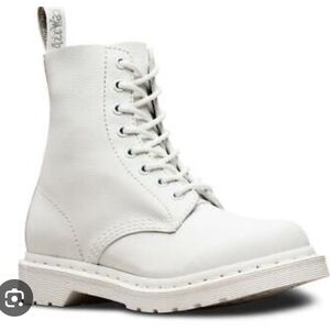 Dr Doc Martens white leather ankle boots mono virginia